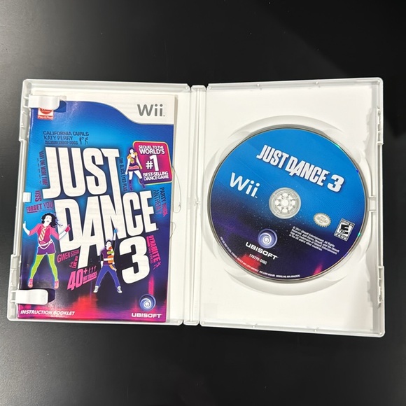 Just Dance 3 - Nintendo Wii Game - Picture 3 of 6